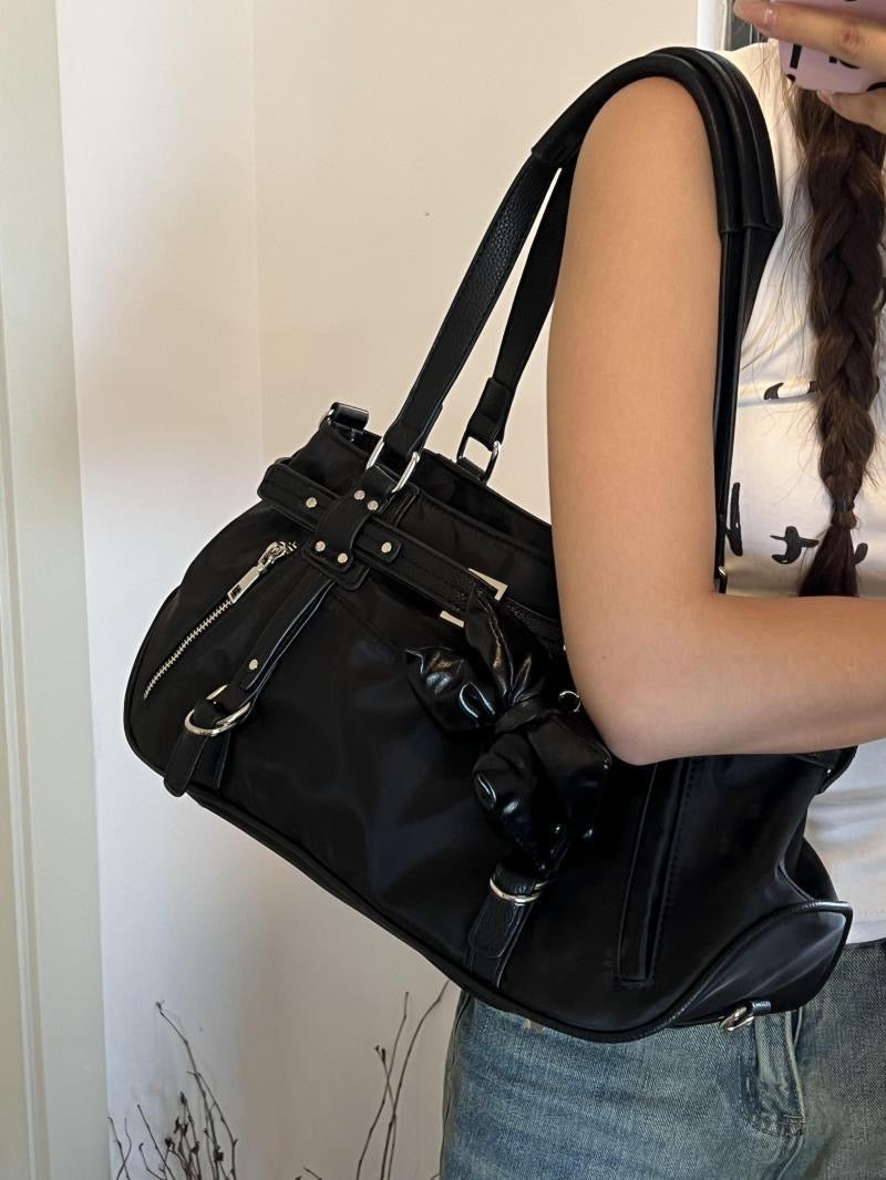 Black trending Y2K bag