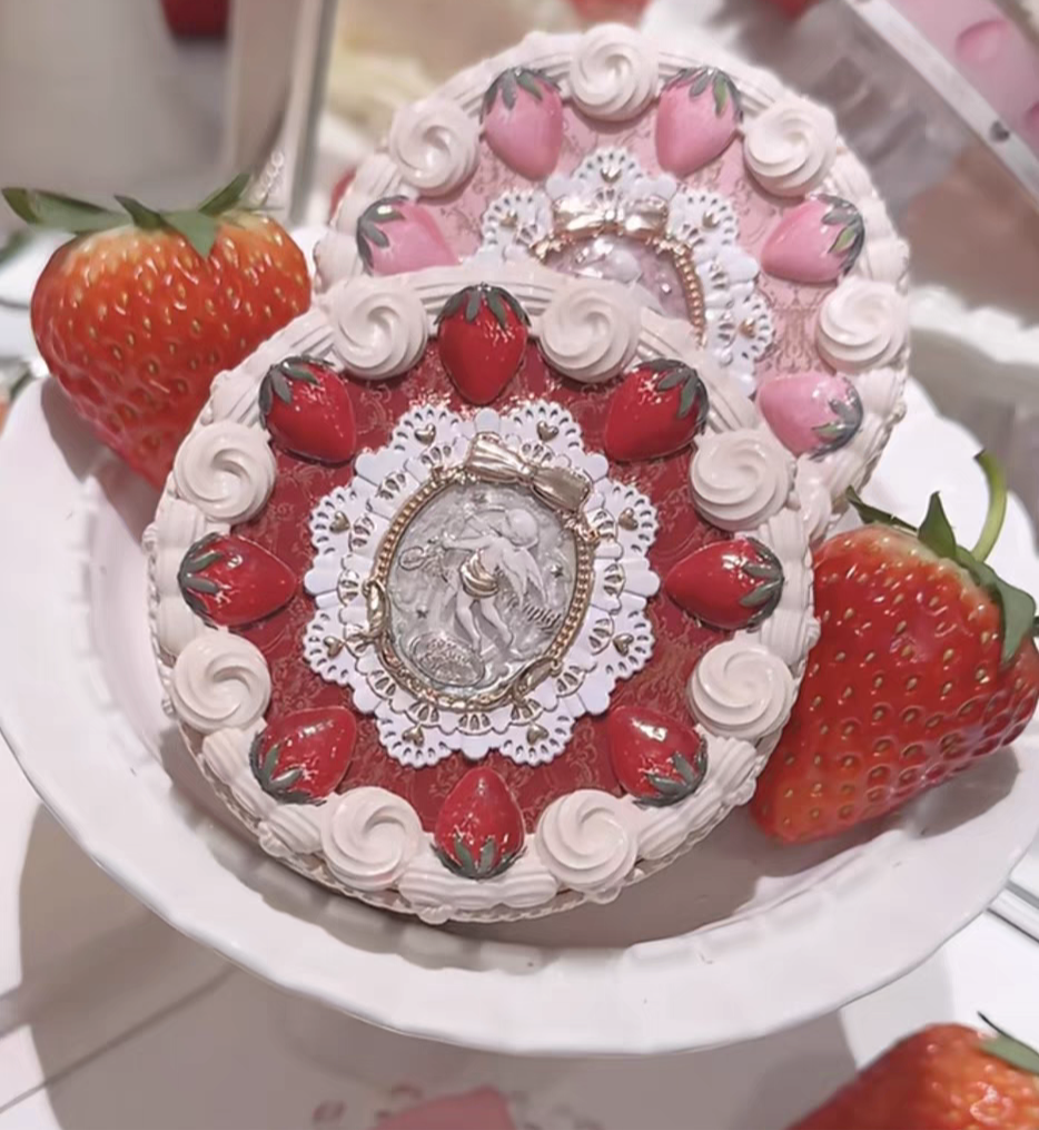 Flower knows Strawberry Cupid pressed for setting makeup