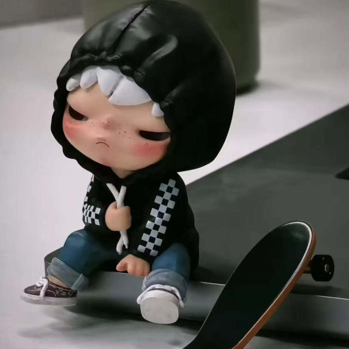 Hirono X Vans figurine