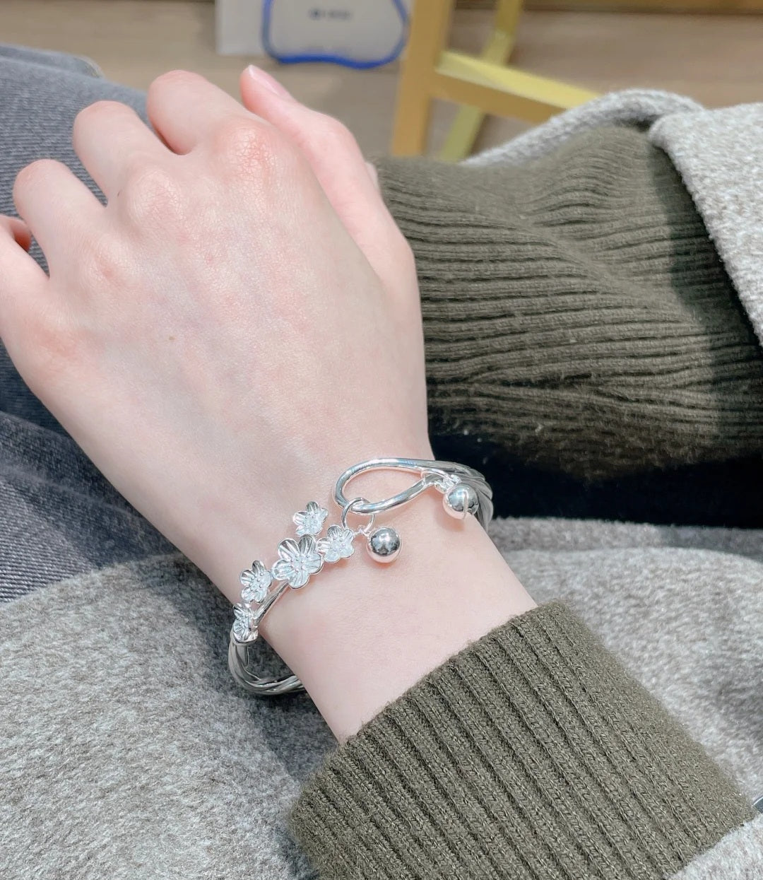 Flower bracelet