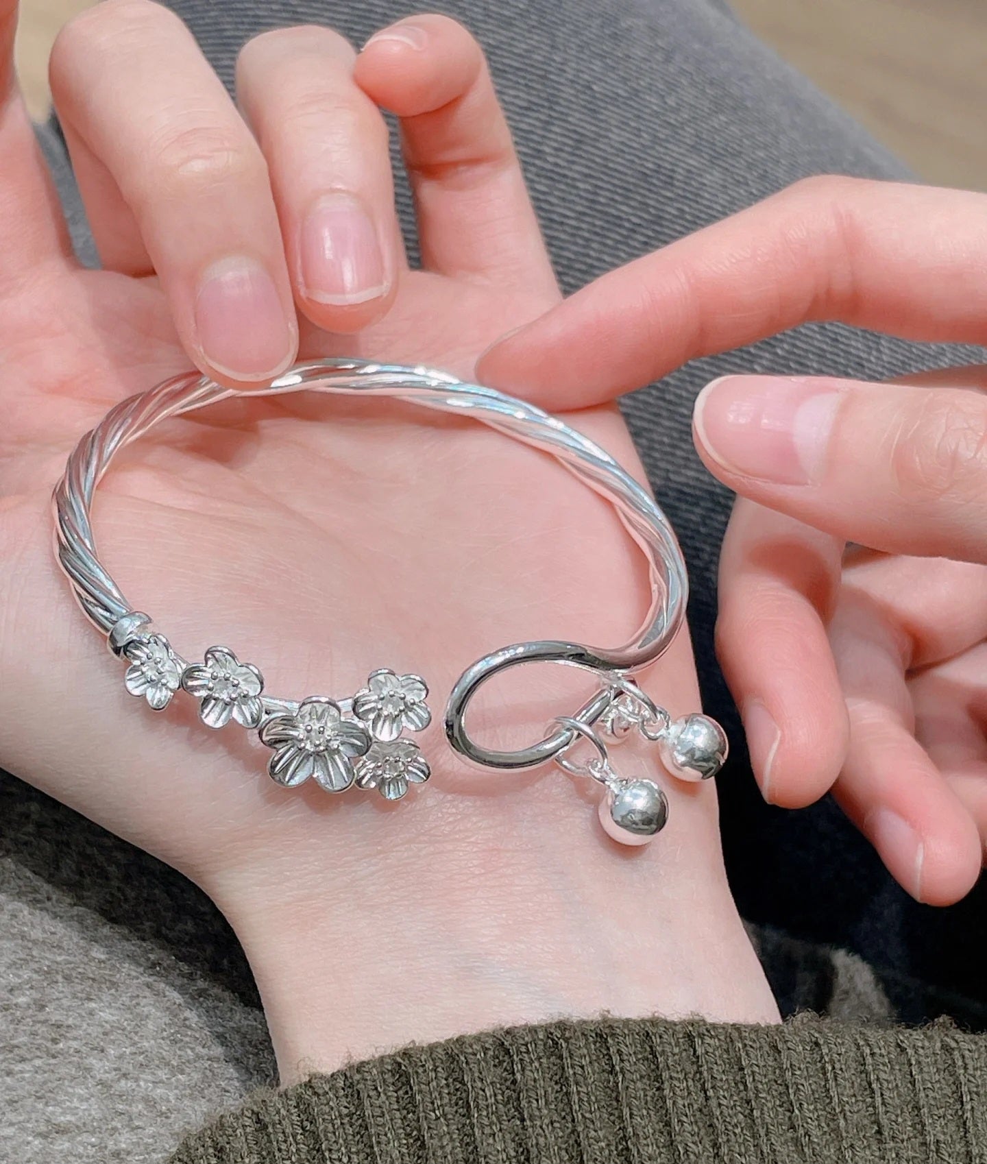 Flower bracelet