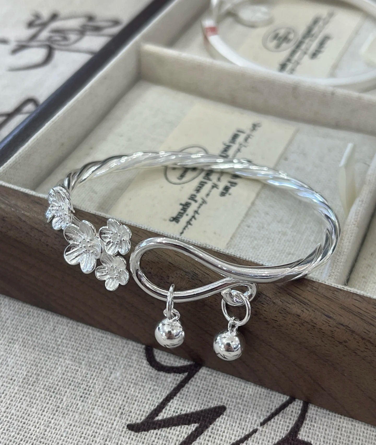 Flower bracelet