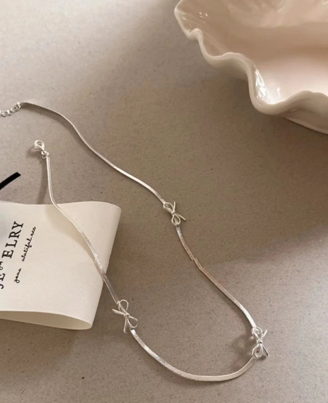 Silver bow chain necklace