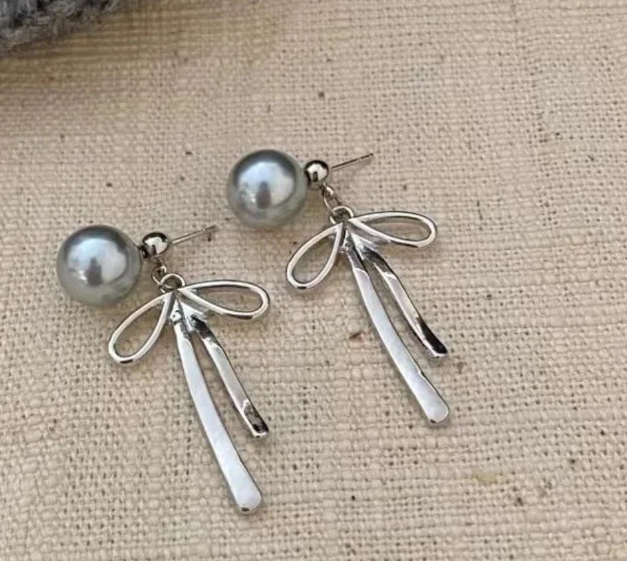 Pearl ribbon earrings