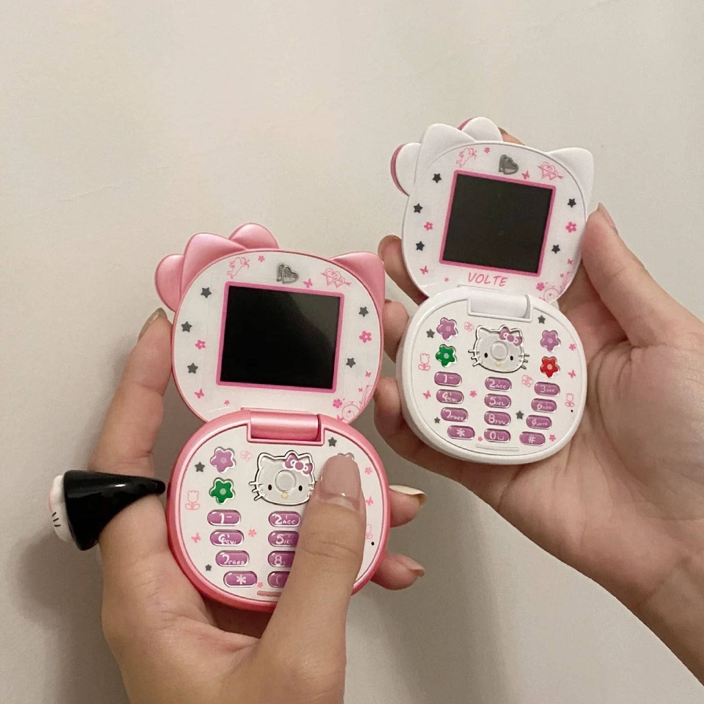 Hello kitty flip phone