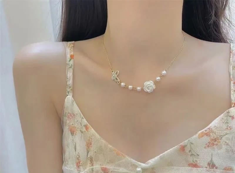 Butterfly pearl Flower Necklace