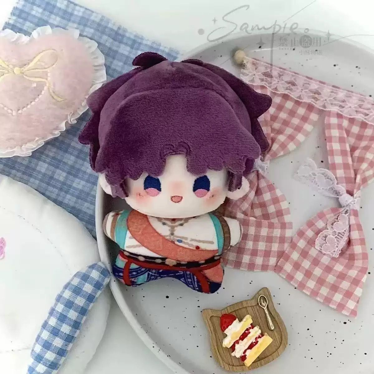 Love and deep space 10 cm doll