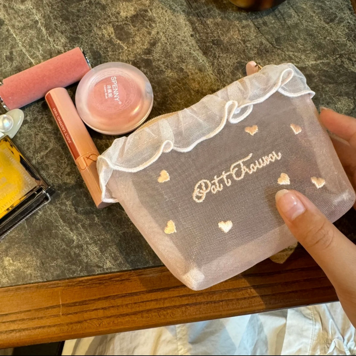 Coquette pouch