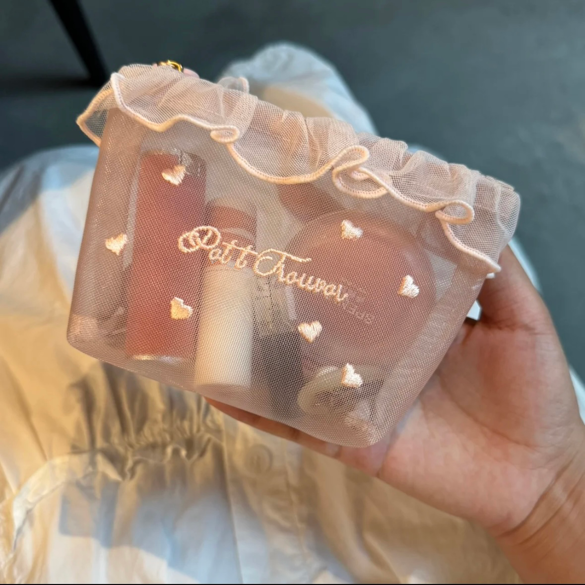 Coquette pouch