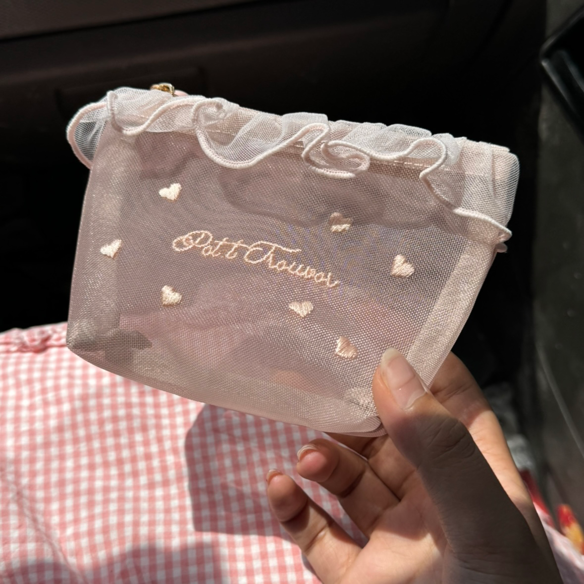 Coquette pouch