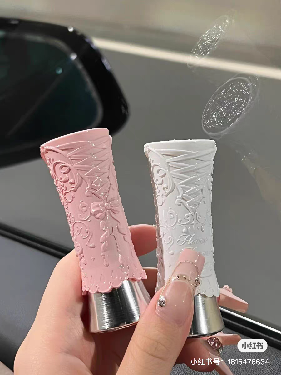 Flower knows Swan ballet water lip glaze