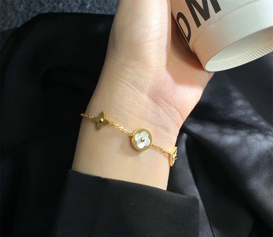 Clover leaf bracelet