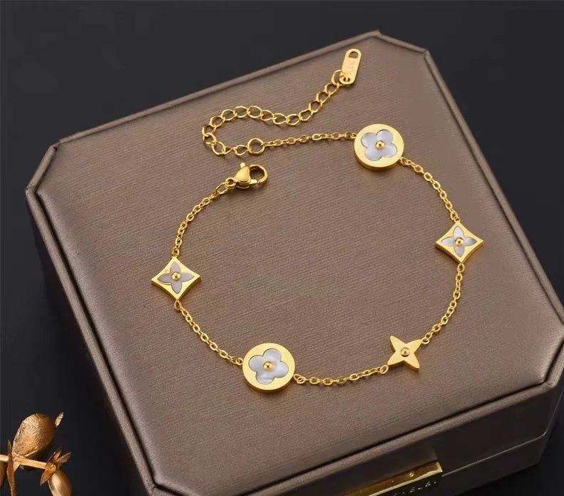 Clover leaf bracelet