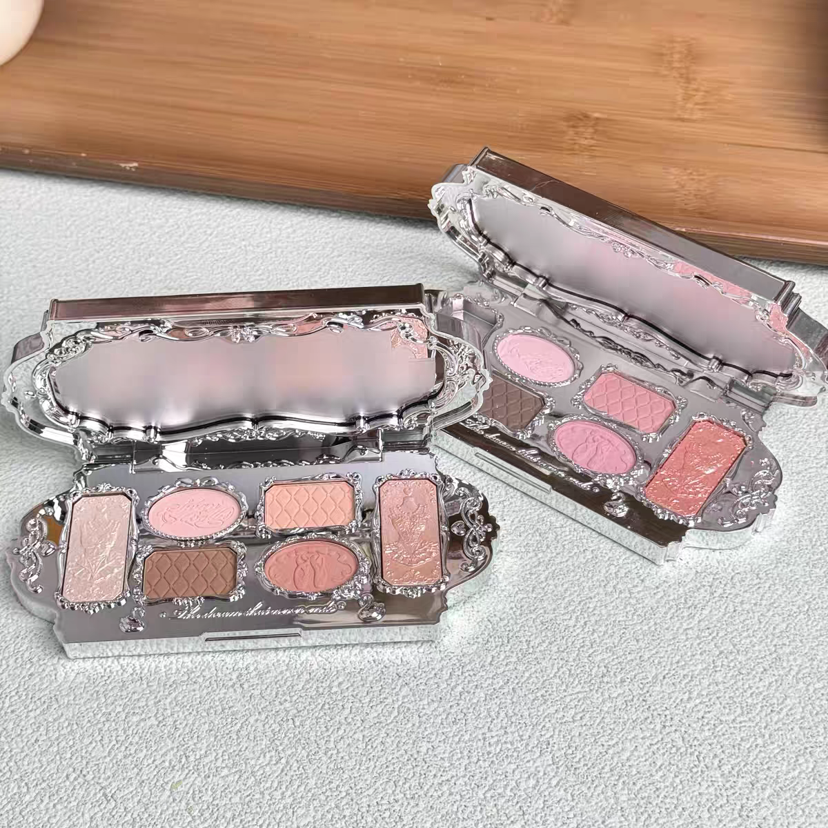 Flower knows Swan collection eyeshadow palette