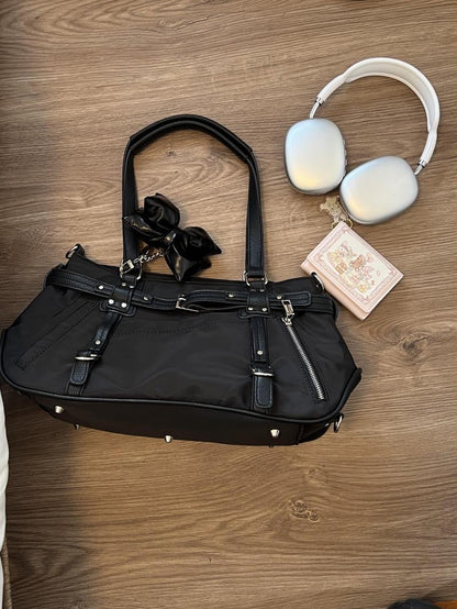 Black trending Y2K bag