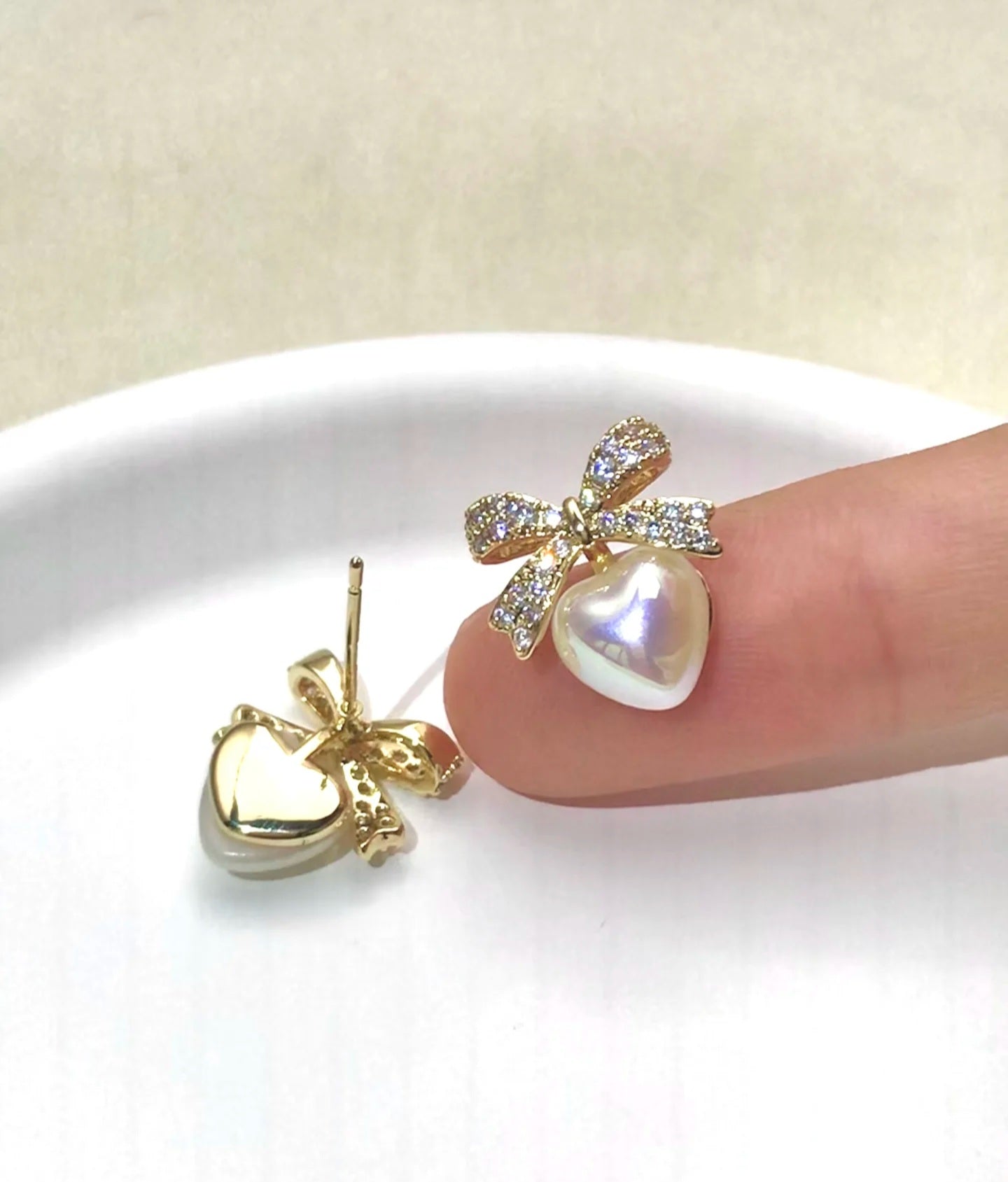 Dimond ribbon heart earrings