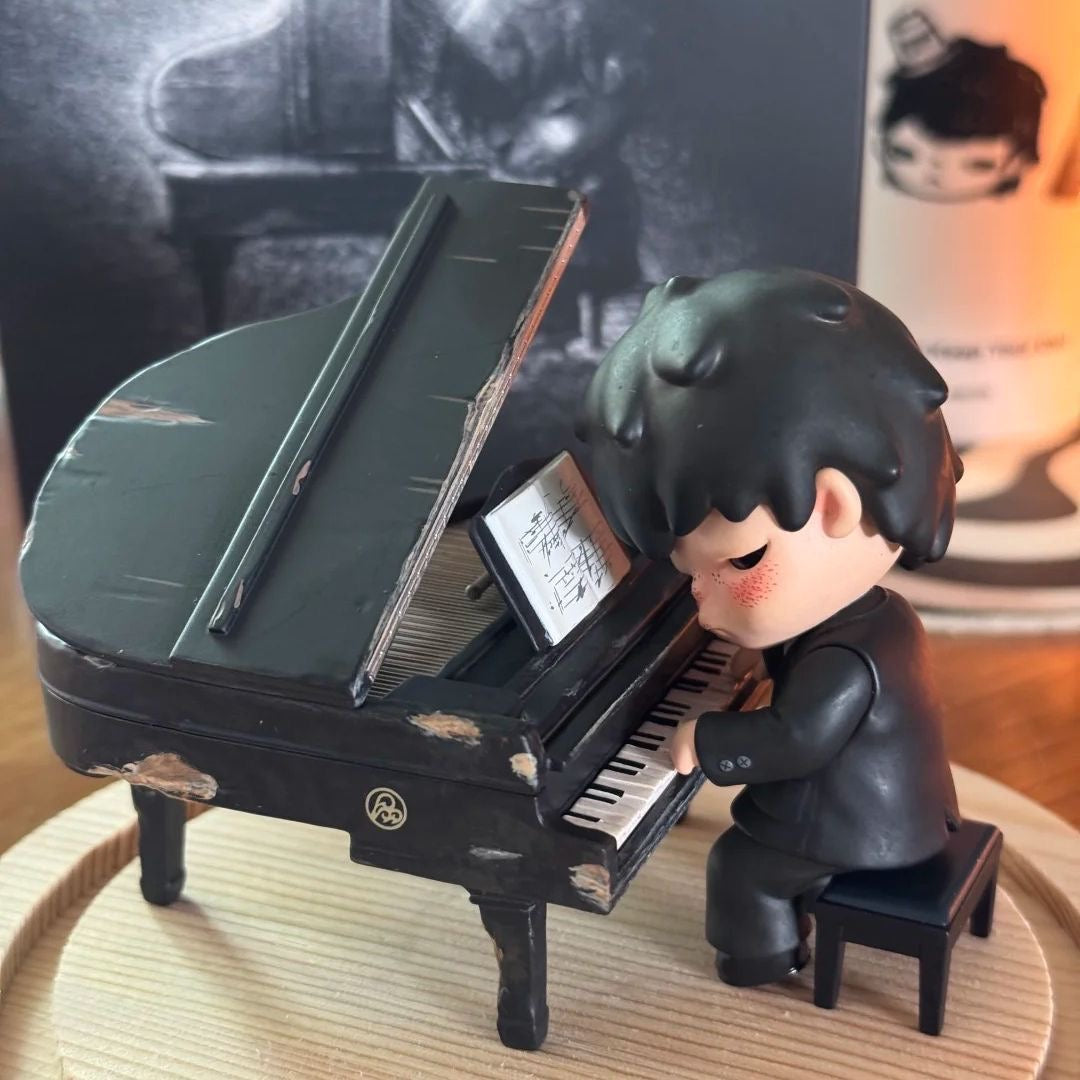 Hirono the pianist