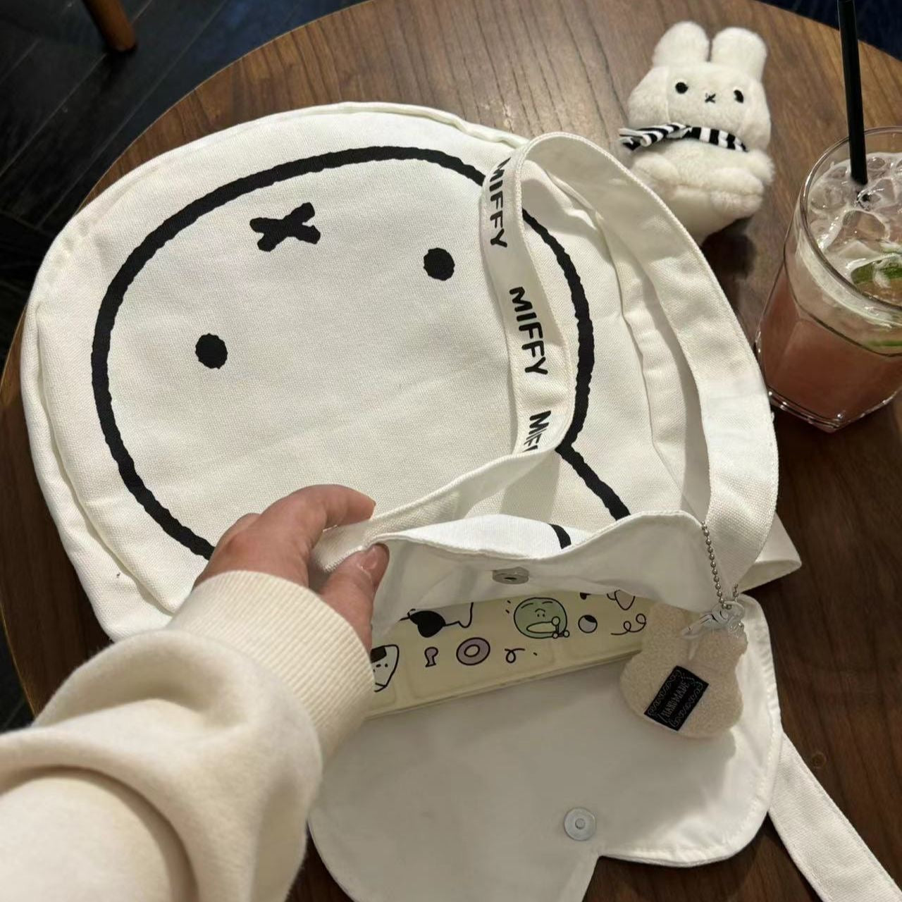 Miffy tote bag with keychain