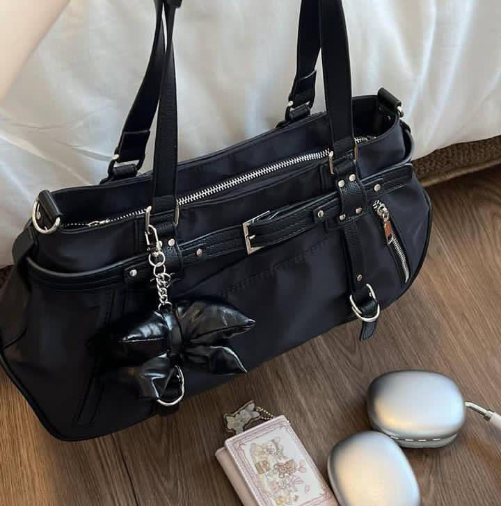 Black trending Y2K bag