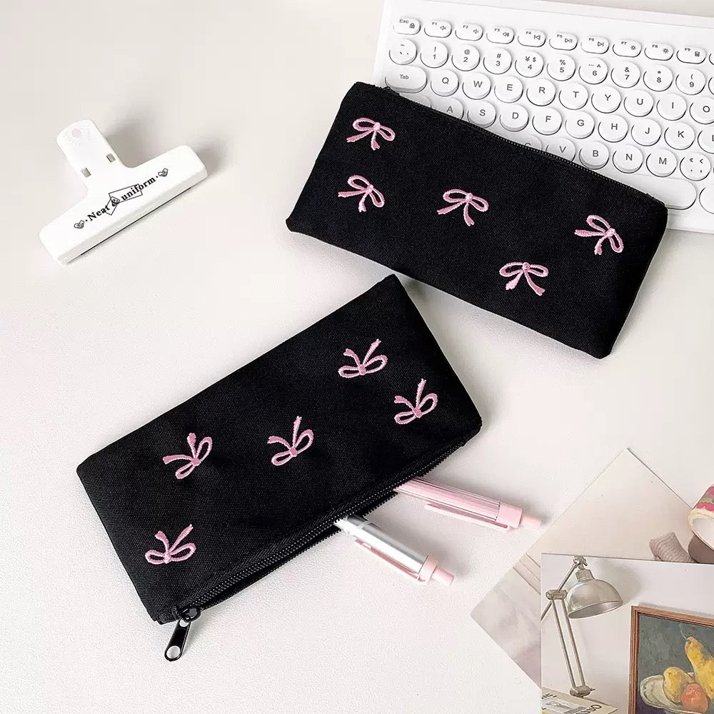 Ribbon pencil wallet