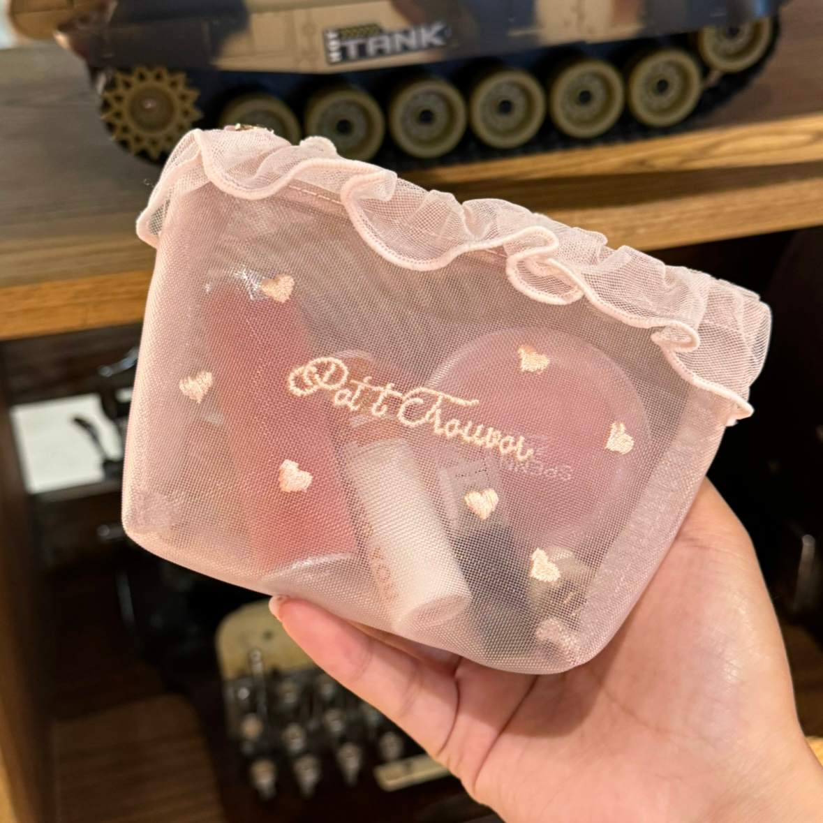 Coquette pouch