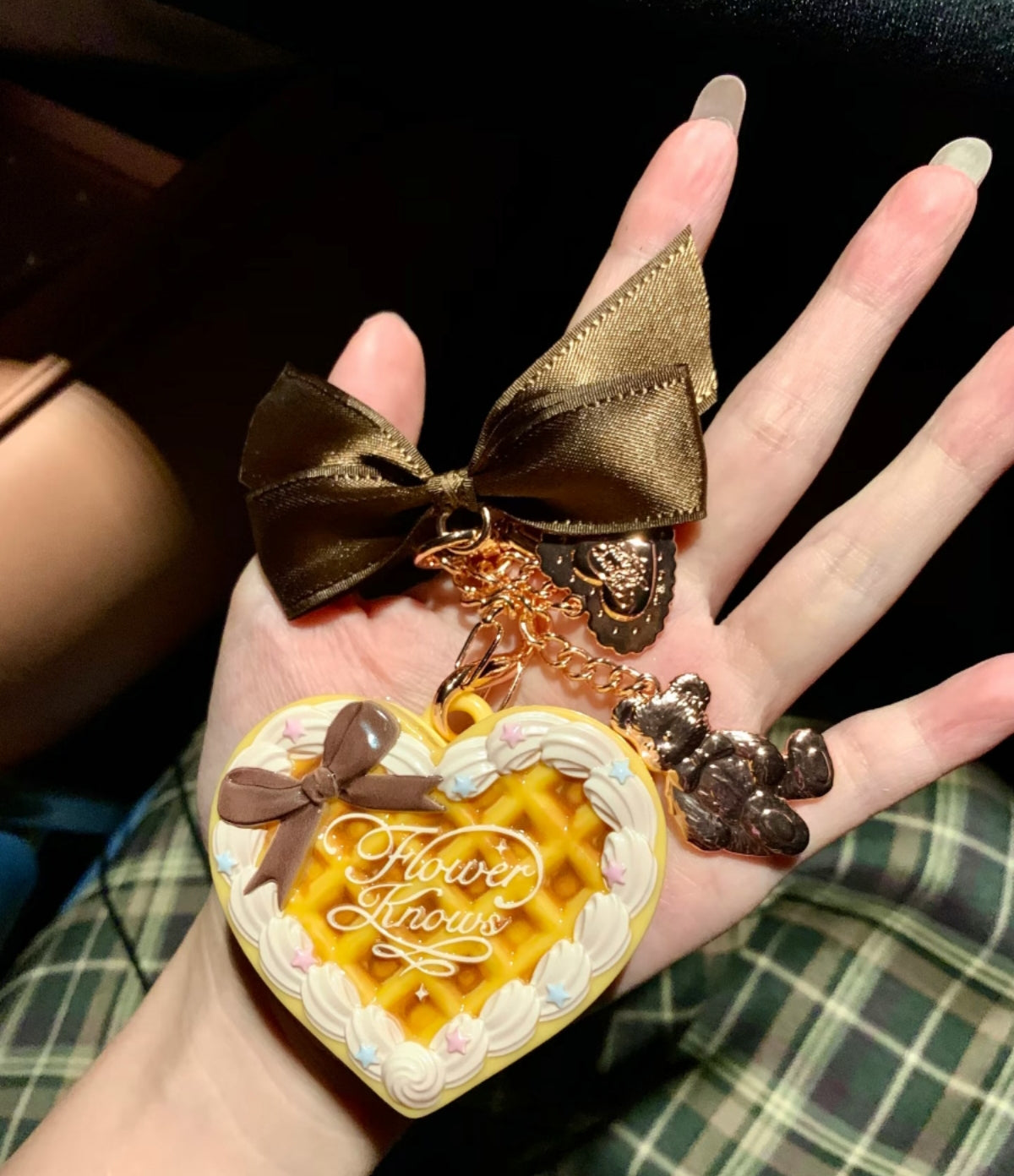 Flower knows sweetheart Bear series honey pressed powder pendant